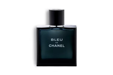 Photographie packshot du flacon de parfum Bleu de Chanel.