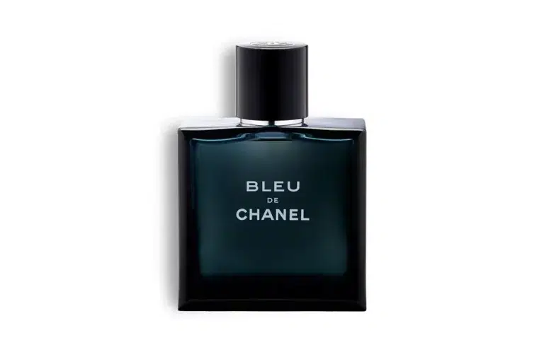 Photographie packshot du flacon de parfum Bleu de Chanel.