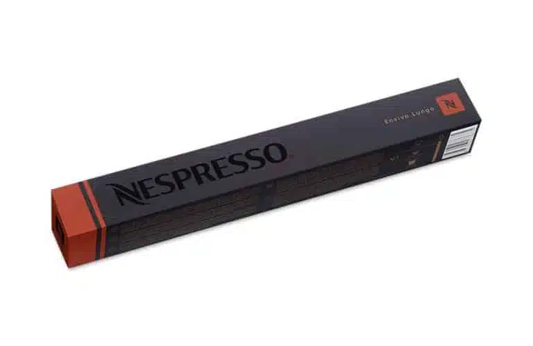 Photographie packshot en studio d'un étui d'emballage de capsules Nespresso.