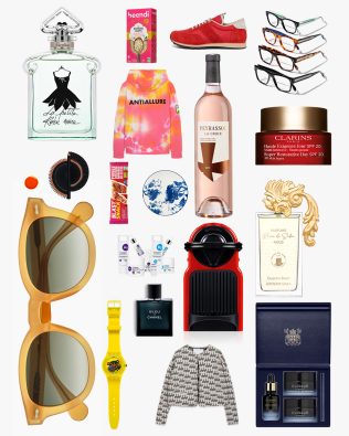 Photographe packshot : mosaïque de packshots produits (cosmétique, mode, accessoires) sur fond neutre, visuel d'en-tête de la page.